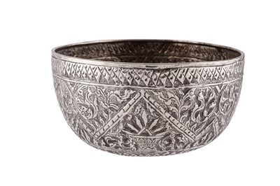 Lot 207 - A MID TO LATE 20TH CENTURY THAI UNMARKED SILVER BOWL