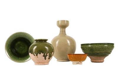 Lot 574 - A COLLECTION OF CHINESE GLAZED CERAMICS.