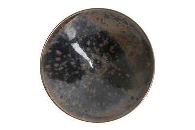 Lot 564 - A RARE CHINESE RUSSET-SPLASHED 'PARTRIDGE FEATHER' BOWL.