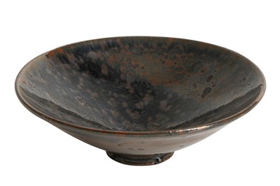 Lot 564 - A RARE CHINESE RUSSET-SPLASHED 'PARTRIDGE FEATHER' BOWL.