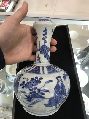 Lot 567 - A CHINESE BLUE AND WHITE KENDI.