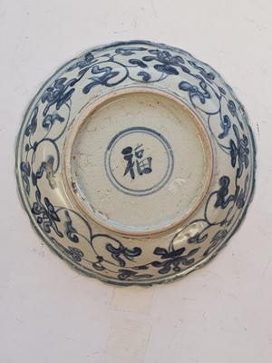 Lot 577 - A SMALL COLLECTION OF CHINESE BLUE AND WHITE PORCELAIN.