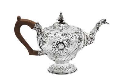 Lot 692 - A George II sterling silver teapot, London 1759 by William Grundy