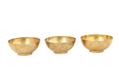 Lot 121 - FIVE ENGRAVED BRASS MAGIC BOWLS AND A QAJAR BOWL WITH FIGURAL DECORATION