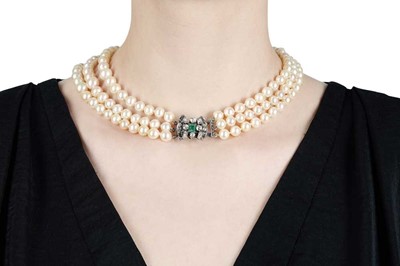 Lot 125 - A cultured pearl necklace with an emerald and diamond clasp