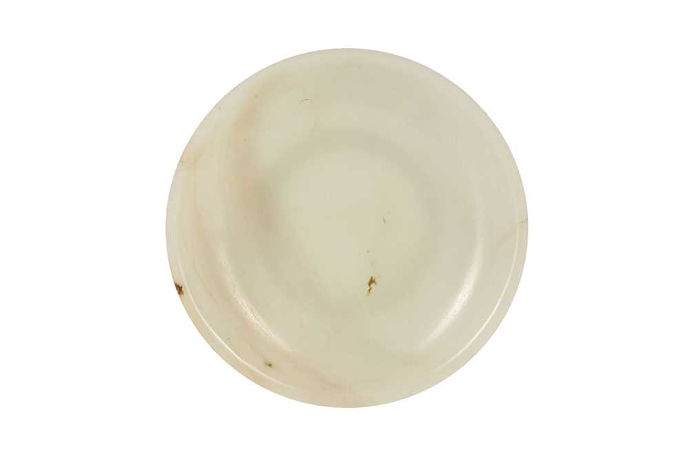 Lot 368 - A CHINESE WHITE JADE DISH.