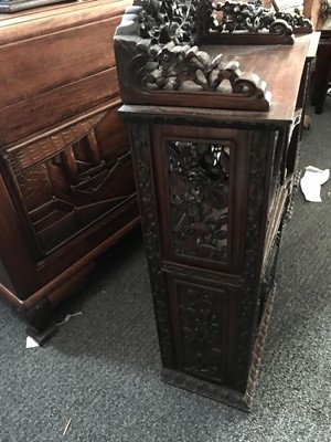 Lot 800 - A CHINESE HARDWOOD DISPLAY CABINET.