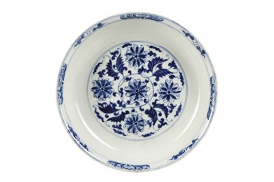 Lot 735 - A CHINESE BLUE AND WHITE 'LOTUS SCROLL' DISH.
