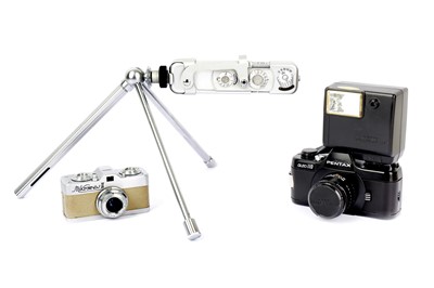Lot 284 - A Group of Sub Minature Cameras
