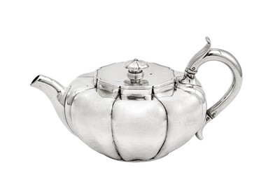 Lot 618 - A William IV sterling silver teapot, London 1833 by John Bridge