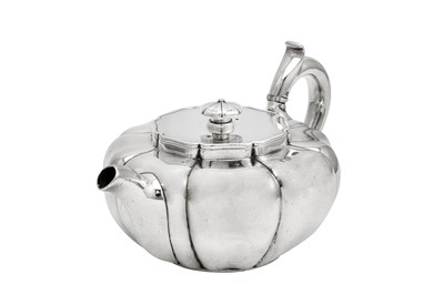Lot 618 - A William IV sterling silver teapot, London 1833 by John Bridge