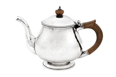 Lot 519 - An Elizabeth II sterling silver ‘hand crafted’ teapot, London 1980 by The Guild of Handicraft