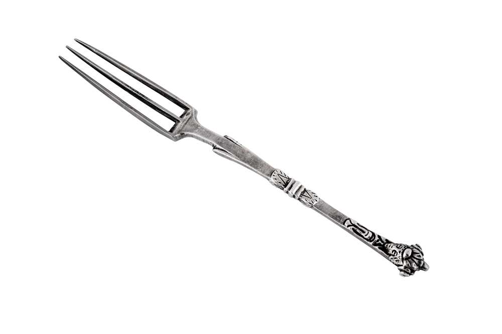 Lot 403 - A late 17th / early 18th century Italian silver fork, Venice circa 1700, possibly by Andrea Cernovich (active 1696-1714)