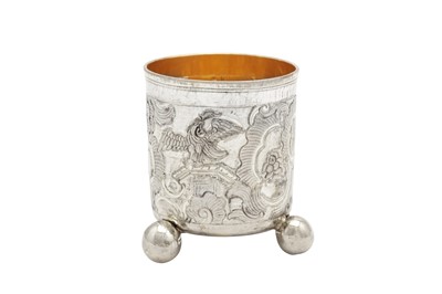 Lot 391 - A Catherine II mid-18th century Russian 84 zolotnik parcel gilt silver beaker, Moscow 1766 by ПC over T in a heart shape (untraced)