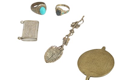 Lot 176 - A MISCELLANEOUS GROUP OF JEWELLERY AND ACCESSORIES