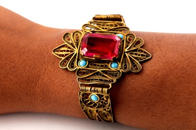 Lot 166 - A LOW-GRADE SILVER FILIGREE BRACELET SET WITH A LARGE EMERALD-CUT SYNTHETIC RUBY