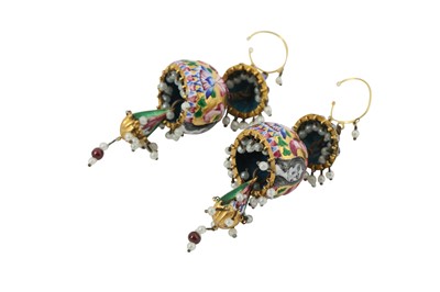 Lot 117 - A PAIR OF POLYCHROME-PAINTED ENAMELLED GILT-COPPER EARRINGS