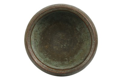 Lot 489 - AN ENGRAVED TINNED COPPER BOWL WITH FIGURAL DECORATION