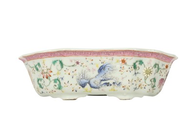 Lot 393 - A CHINESE FAMILLE ROSE 'DRAGON' JARDINIERE.