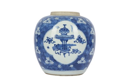 Lot 130 - A CHINESE BLUE AND WHITE 'HUNDRED ANTIQUES' JAR.