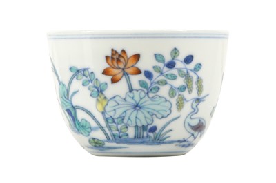 Lot 767 - A CHINESE DOUCAI 'LOTUS POND' CUP.