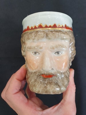 Lot 602 - A CHINESE FAMILLE ROSE 'NEPTUNE'S HEAD' MUG.