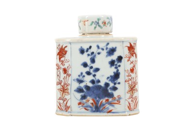Lot 843 - A CHINESE IMARI TEA CADDY AND COVER.