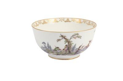 Lot 78 - A MEISSEN STYLE PORCELAIN BOWL, IN THE 18TH CENTURY STYLE, 20TH CENTURY