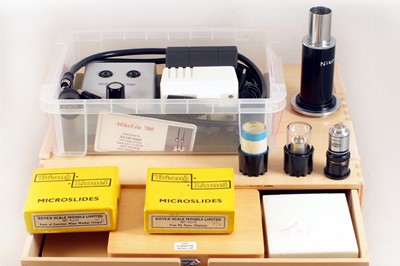 Lot 166 - A Fibre-Optic Lighting Kit & Other Microscope Accessories