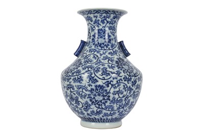 Lot 862 - A LARGE CHINESE BLUE AND WHITE 'LOTUS SCROLL' VASE, HU.