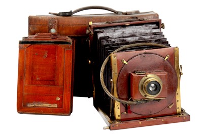 Lot 4 - A good unmarked half plate Mahogany and Brass field camera