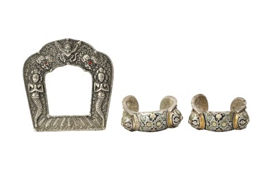 Lot 366 - AN ENGRAVED SILVER FRAME AND A PAIR OF CHAMPLEVÉ ENAMELLED SILVER BRACELETS