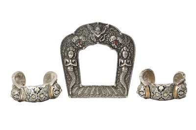 Lot 366 - AN ENGRAVED SILVER FRAME AND A PAIR OF CHAMPLEVÉ ENAMELLED SILVER BRACELETS