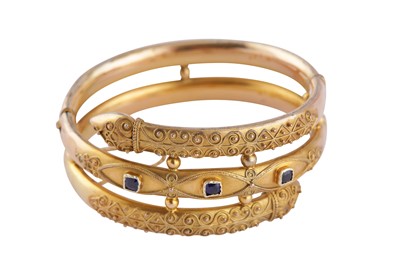 Lot 10 - AN ARCHAEOLOGICAL STYLE BANGLE