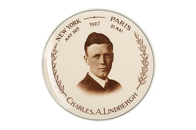 Lot 275 - AVIATION INTEREST: A 1927 COMMERATIVE PLATE BEARING A PHOTOGRAPH FACSIMILIE OF CHARLES LINDBERG