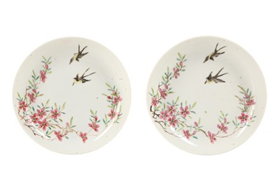 Lot 822 - A PAIR OF CHINESE FAMILLE ROSE 'SWALLOWS AND PRUNUS' SAUCERS.