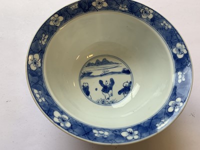 Lot 126 - A CHINESE BLUE AND WHITE KLAPMUTS BOWL.