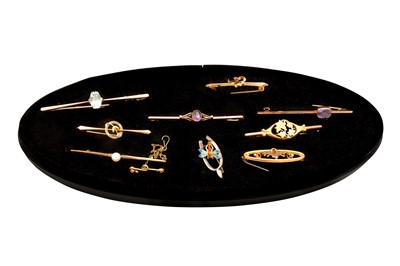 Lot 34 - A COLLECTION OF BROOCHES
