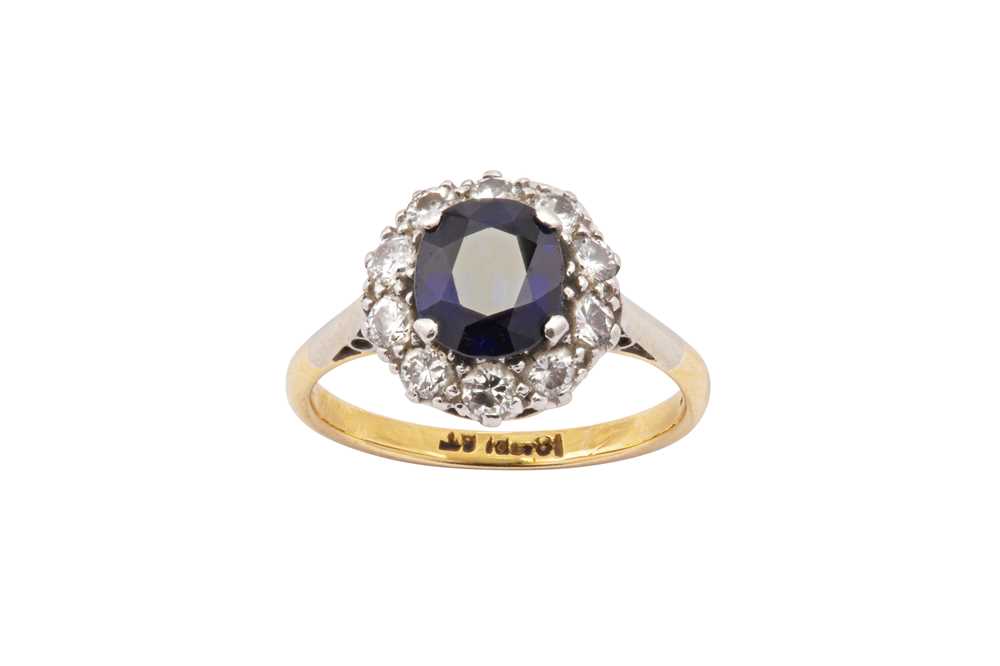 Lot 21 - A sapphire and diamond cluster ring