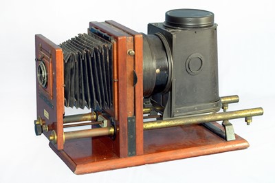 Lot 12 - An Interesting Half Plate Horizontal Enlarger by Ross.