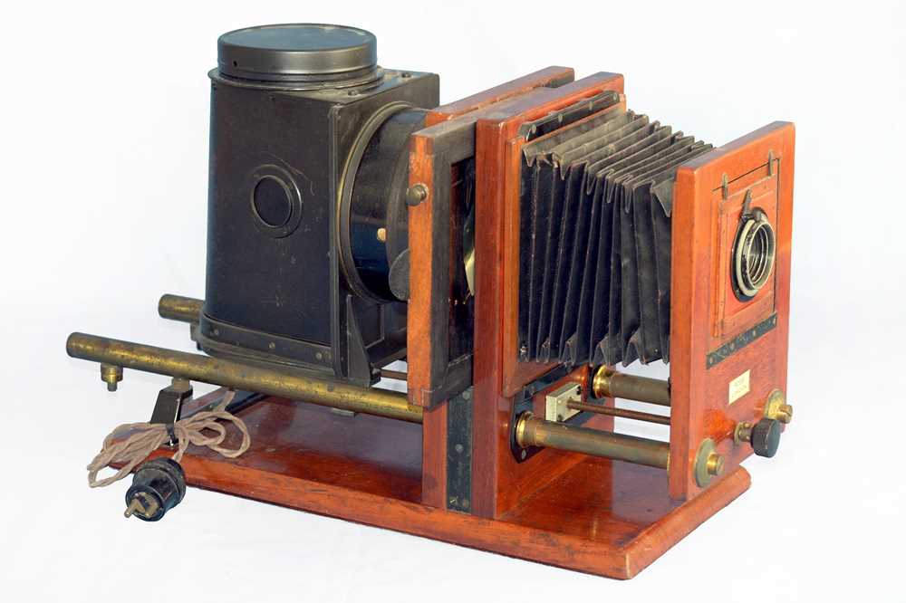 Lot 12 - An Interesting Half Plate Horizontal Enlarger by Ross.