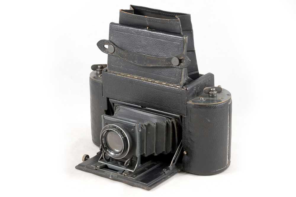 Lot 13 - Graflex 1A Roll Film Camera.