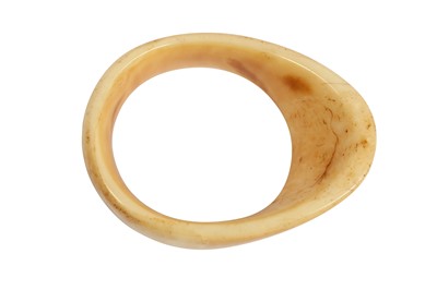 Lot 433 - λ AN OTTOMAN WALRUS IVORY ARCHER'S RING