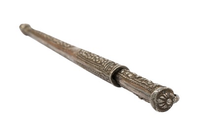 Lot 420 - A SILVER AND GOLD-DAMASCENED STEEL FRUIT DAGGER