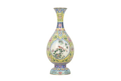 Lot 729 - A CHINESE FAMILLE ROSE PAINTED ENAMEL 'BIRDS AND FLOWERS' VASE.