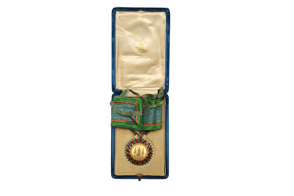 Lot 367 - A GILT AND GUILLOCHÉ ENAMELLED ORDER OF THE CROWN OF THAILAND MEDAL