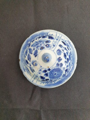 Lot 584 - A SMALL COLLECTION OF CHINESE PORCELAIN.
