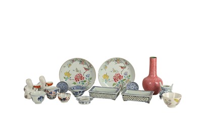 Lot 583 - A SMALL COLLECTION OF CHINESE PORCELAIN.