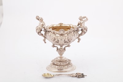 Lot 588 - A cased Victorian sterling silver standing salt and spoon, London 1893 by Carrington & Co