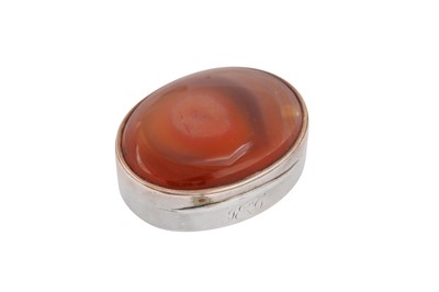 Lot 14 - A George III Scottish silver sterling and agate vinaigrette, Edinburgh circa 1810 possibly by Richard Haxton